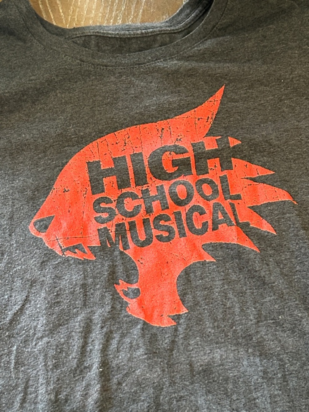 Disney High School Musical Graphic Tee Charcoal Wild Cats Red Logo Large - Picture 2 of 6